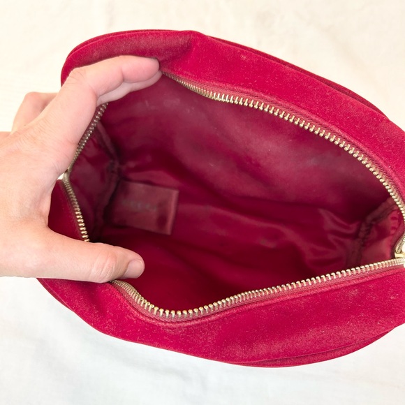 Gucci Red Velvet Cosmetics Bag / Clutch - Picture 15 of 16